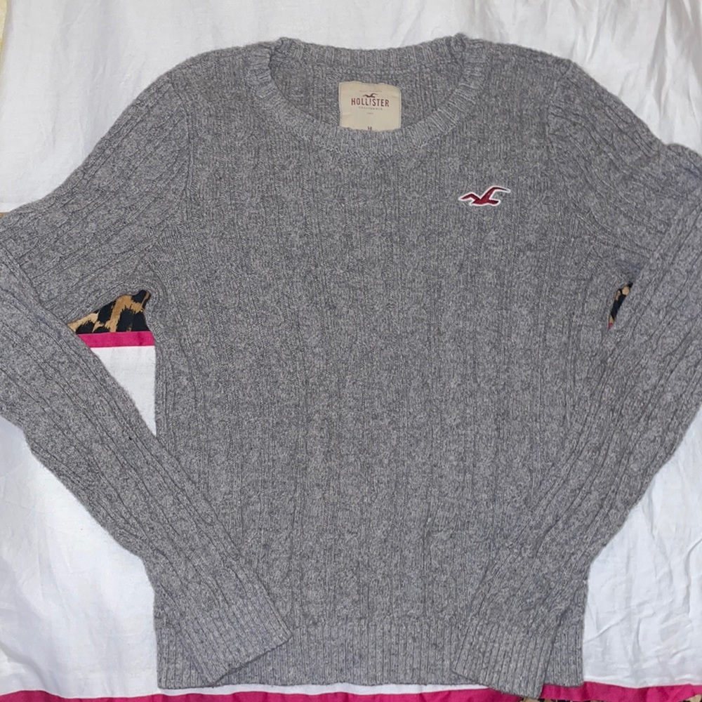 Grey knit sweater hollister medium